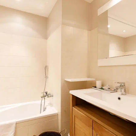 Appartement Magnificent Listed Ground Floor Air-conditioned With Wifi Antibes