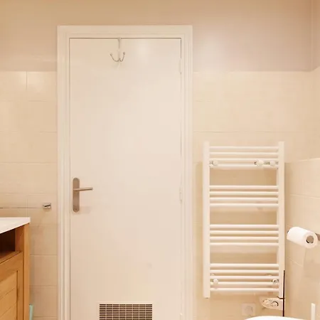 Magnificent Listed Ground Floor Air-conditioned With Wifi Appartement