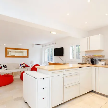 Magnificent Listed Ground Floor Air-conditioned With Wifi Appartement *